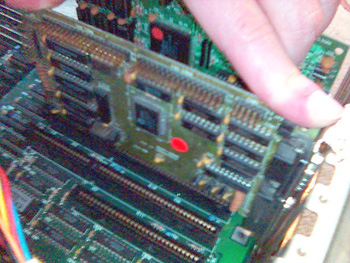 A kártyák óvatos beszerelése