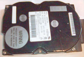 A háttértár egyik képviselője: a 256 MB-os merevlemez...