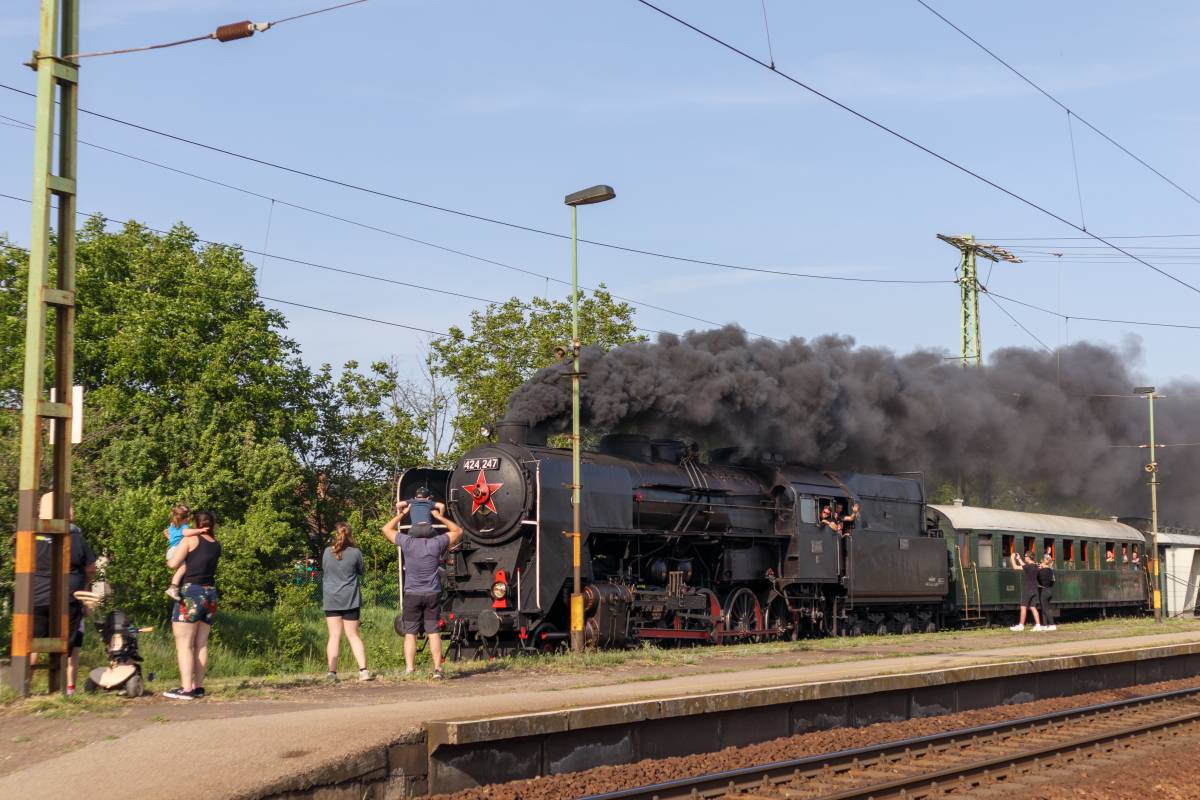 MÁV 424-es nosztalgia gőzös